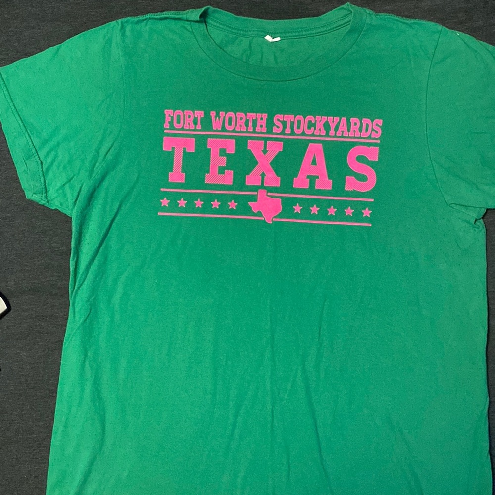 Women’s medium green short sleeve tee shirt